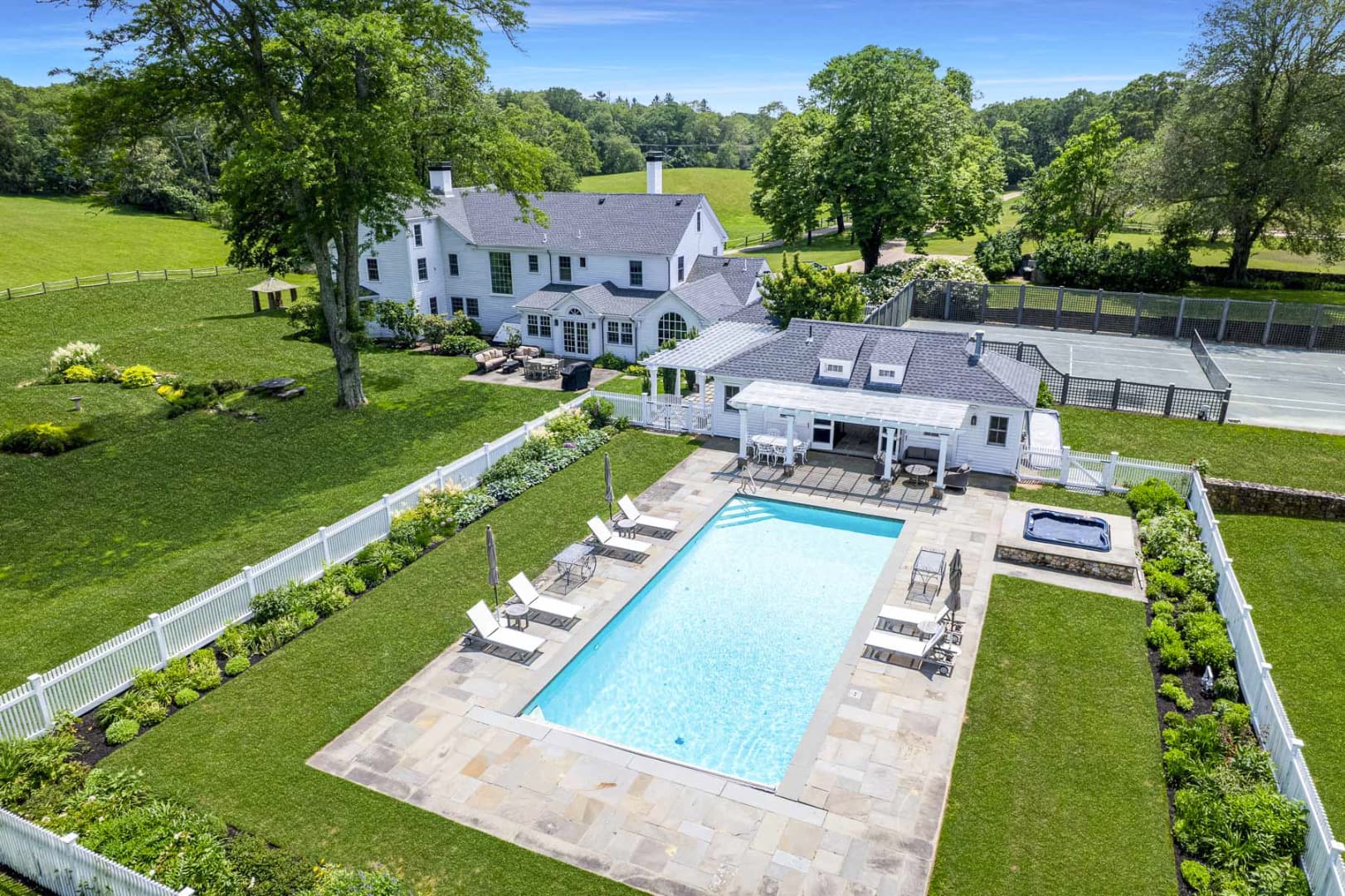 31 Lamberts Cove Road & 0 Plum Cove Road